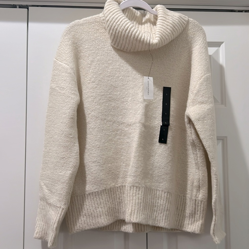 Banana Republic ladies turtleneck sweater